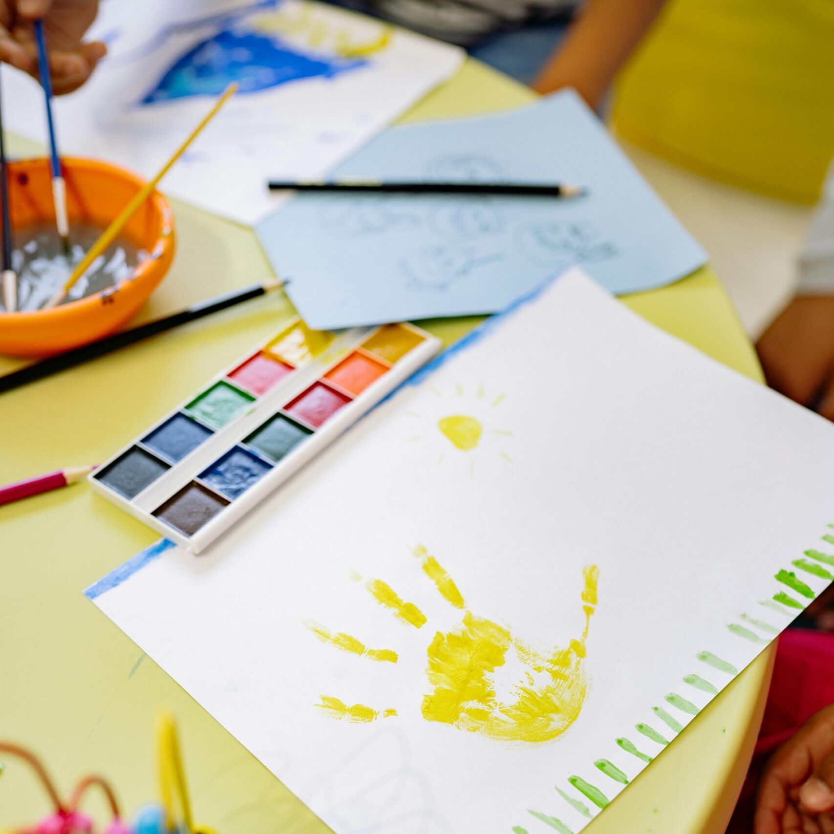 A student working through a personalized executive function framework during a hands-on special needs tutoring session for daily life ease.